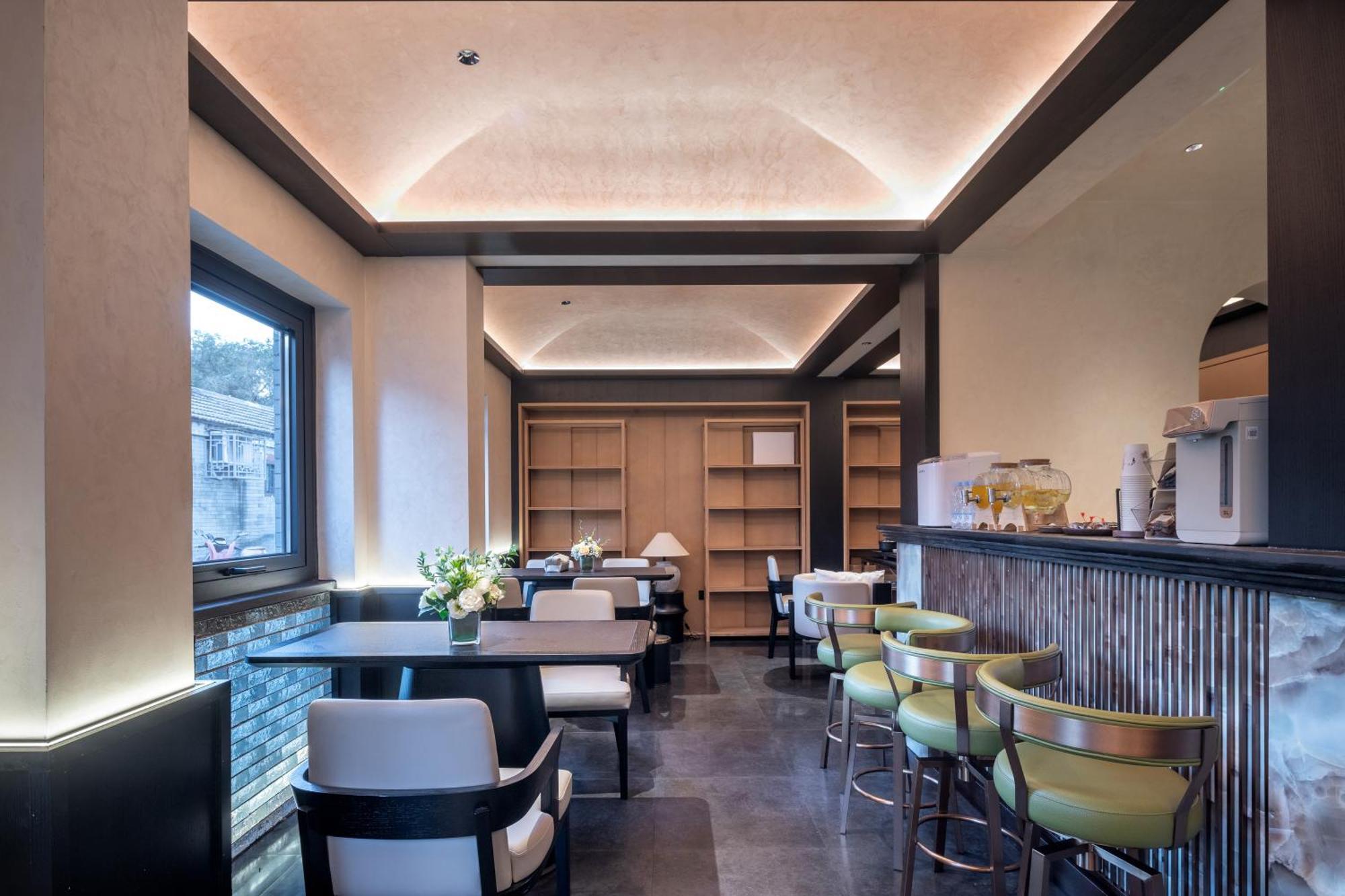 Happy Dragon Courtyard- Newly Renovated With French Windows, Near Tian'Anmen Forbidden City,Lama Temple And Heaven Temple, 3Minutes Walk From Subway,Fluent English Speaking With Tourist Sights Tickets Service ,Free Coffee &Laundry Service Beijing Exterior photo