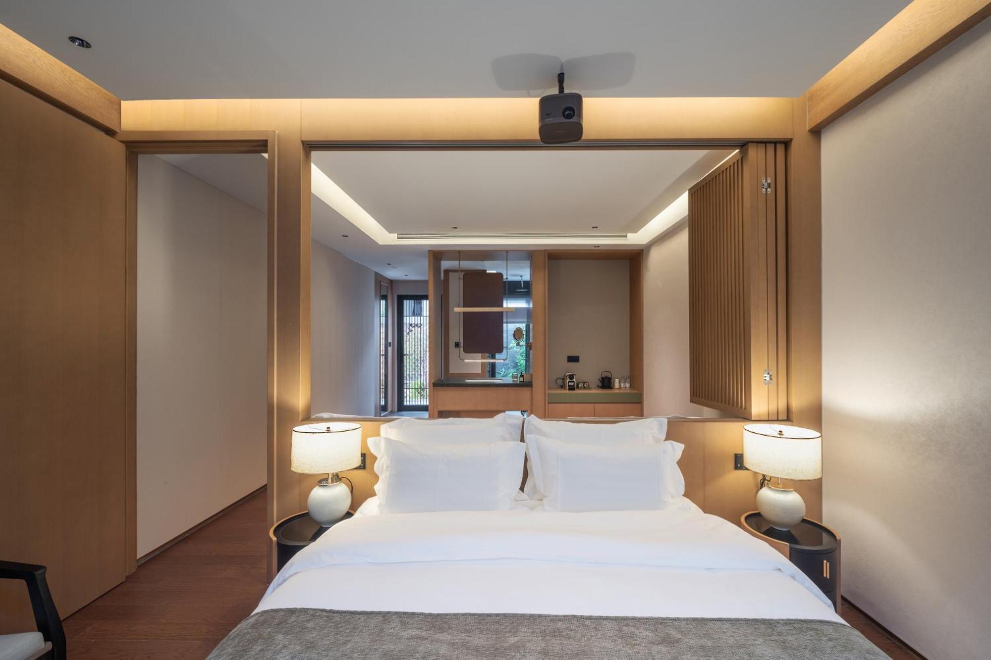 Happy Dragon Courtyard- Newly Renovated With French Windows, Near Tian'Anmen Forbidden City,Lama Temple And Heaven Temple, 3Minutes Walk From Subway,Fluent English Speaking With Tourist Sights Tickets Service ,Free Coffee &Laundry Service Beijing Exterior photo