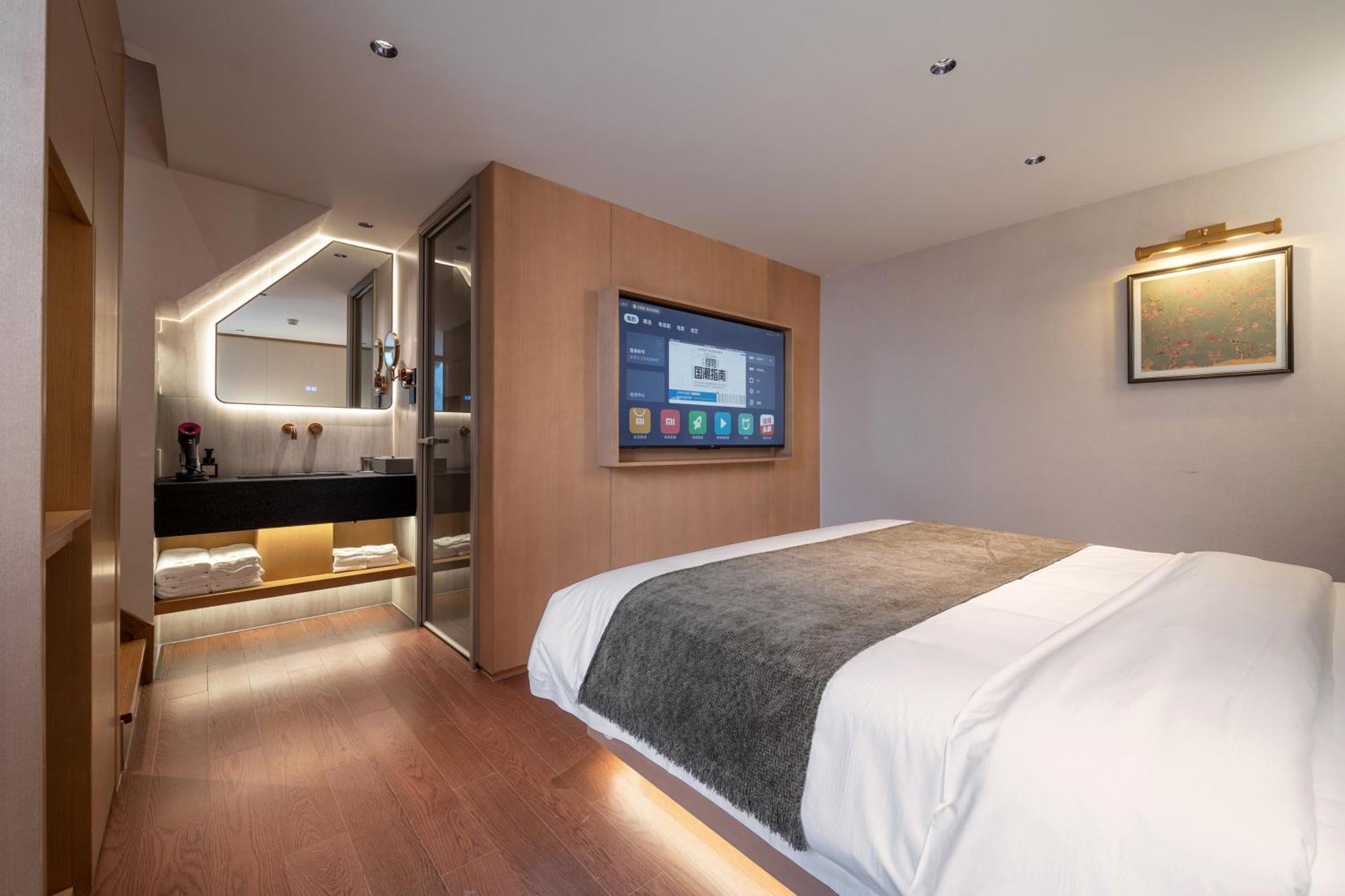 Happy Dragon Courtyard- Newly Renovated With French Windows, Near Tian'Anmen Forbidden City,Lama Temple And Heaven Temple, 3Minutes Walk From Subway,Fluent English Speaking With Tourist Sights Tickets Service ,Free Coffee &Laundry Service Beijing Exterior photo