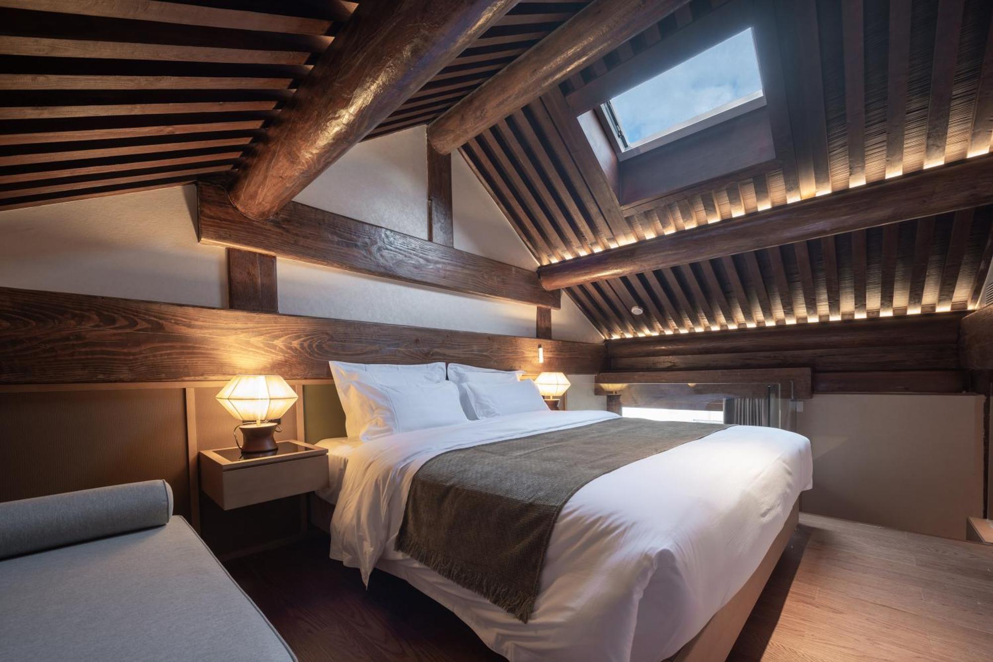 Happy Dragon Courtyard- Newly Renovated With French Windows, Near Tian'Anmen Forbidden City,Lama Temple And Heaven Temple, 3Minutes Walk From Subway,Fluent English Speaking With Tourist Sights Tickets Service ,Free Coffee &Laundry Service Beijing Exterior photo