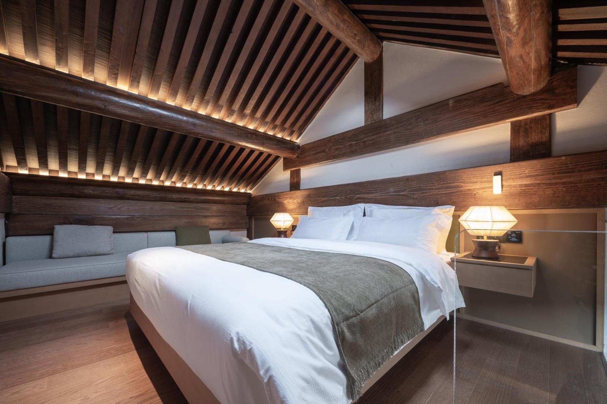 Happy Dragon Courtyard- Newly Renovated With French Windows, Near Tian'Anmen Forbidden City,Lama Temple And Heaven Temple, 3Minutes Walk From Subway,Fluent English Speaking With Tourist Sights Tickets Service ,Free Coffee &Laundry Service Beijing Exterior photo